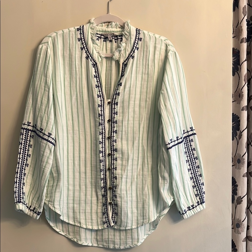 NIC+ZOE Green and White Blouse with Elegant Stripes